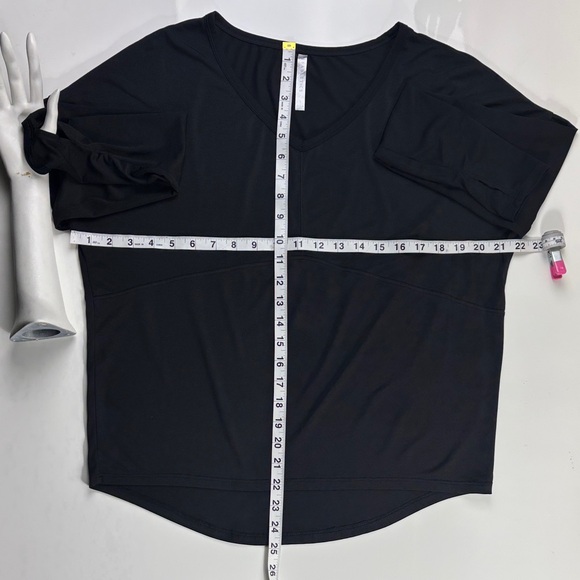 FABLETICS Women’s Black Long Sleeve V-neck with Thumb holes - Picture 2 of 4